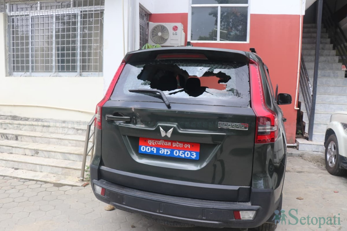 सुदूरपश्चिमका मुख्यमन्त्री सहित विभिन्न मन्त्रालयका गाडी तोडफोड