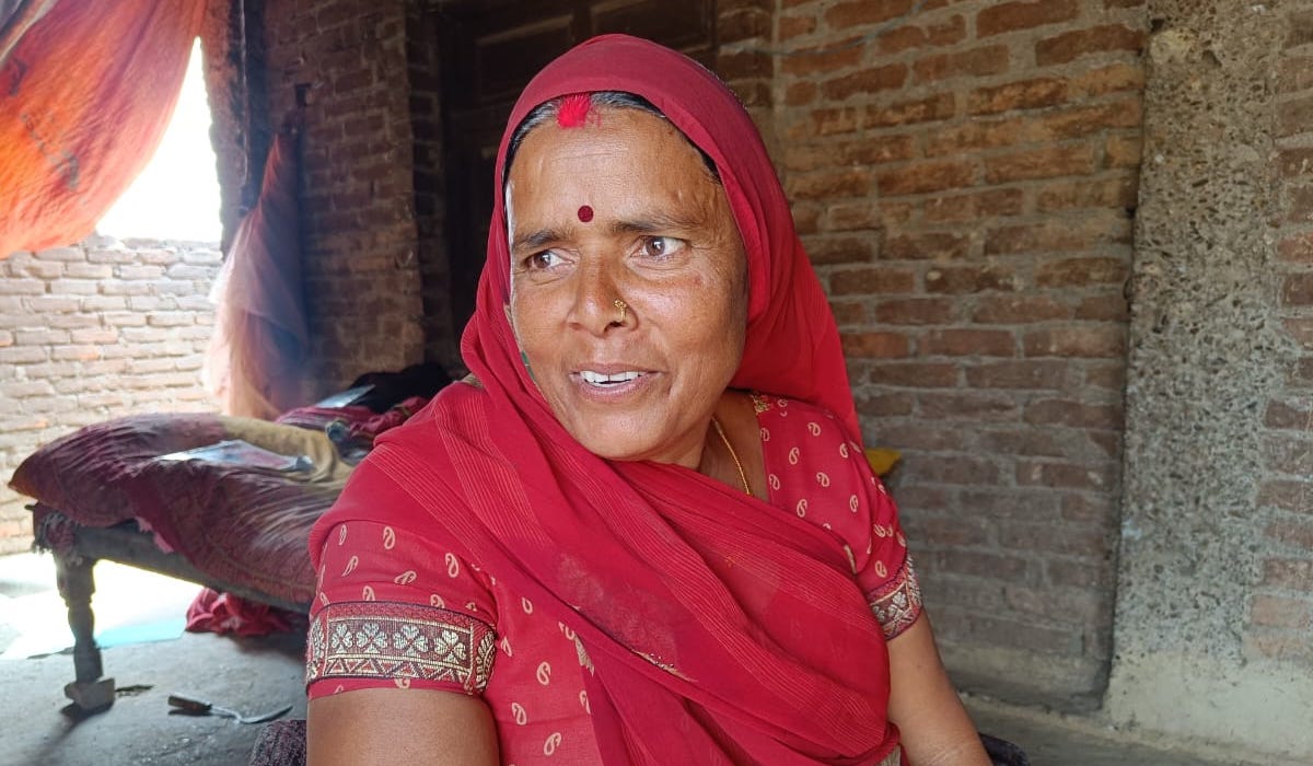 'निधारमा बिन्दी लाउँछु, अनि खिच्नु है फोटो!'