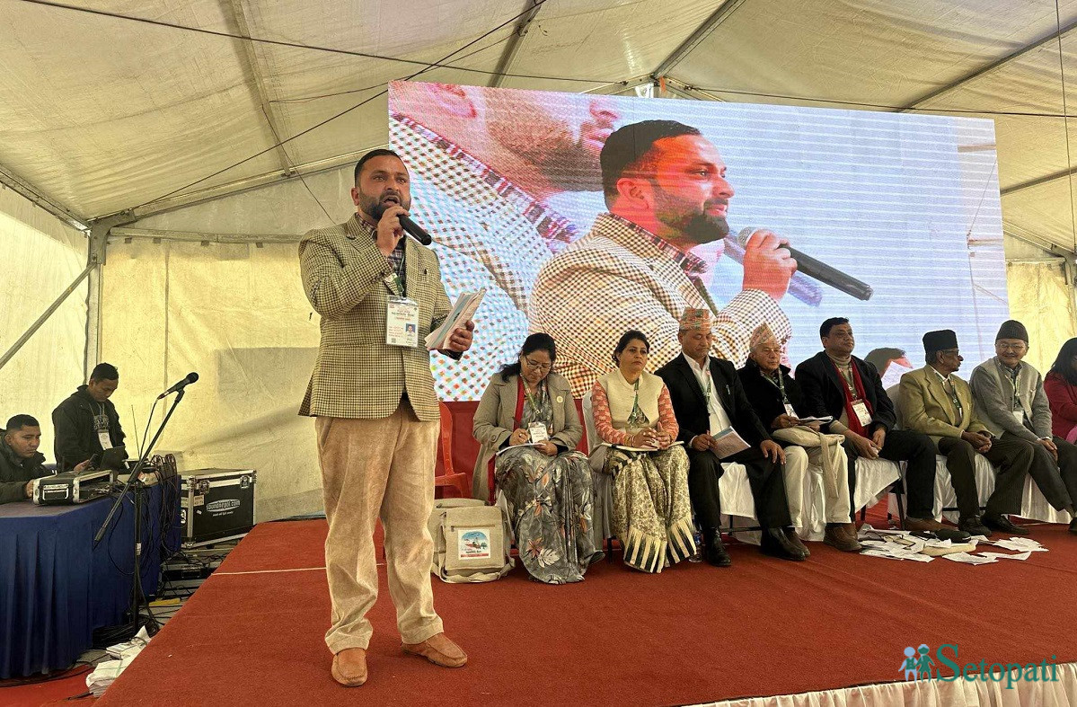 महासमिति बैठकमा बोल्दै सुशील भट्ट।