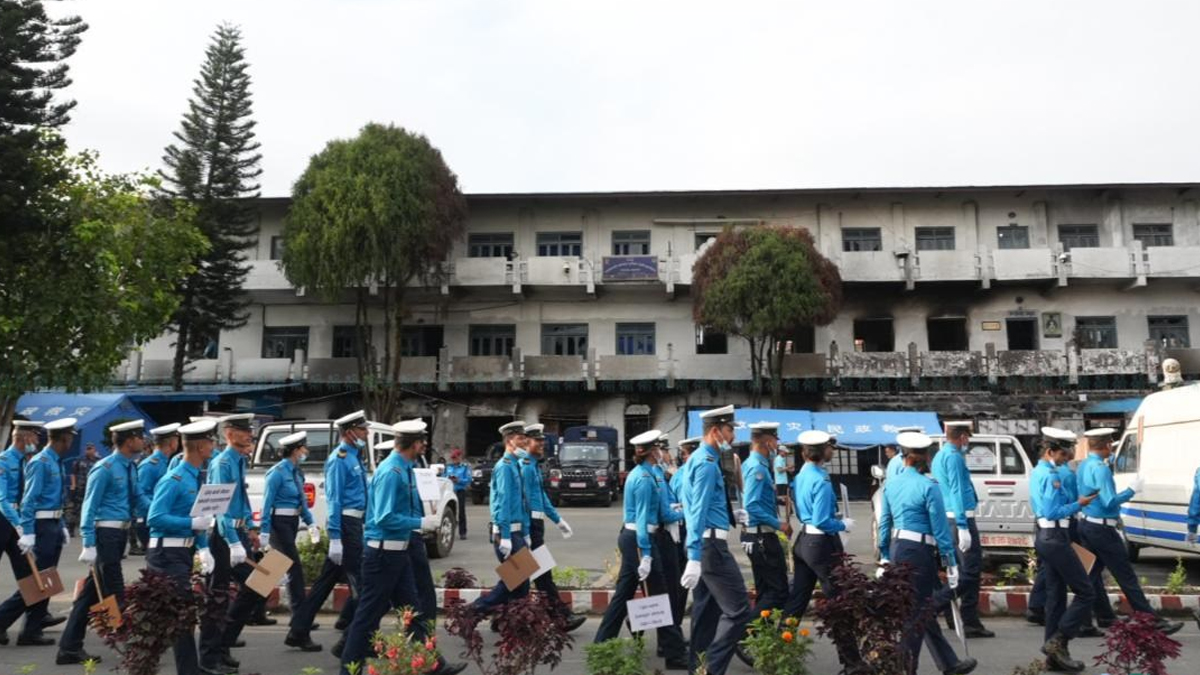 ट्राफिक प्रहरीलाई फिल्म देखाइने, हाइकिङ लगिने