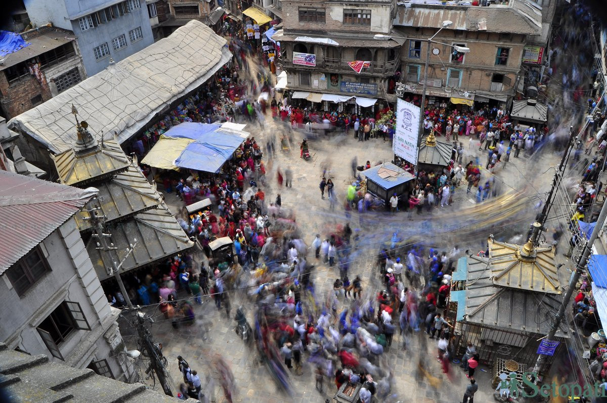 असनमा सडकबीच बनाइएको प्रहरी बिट। तस्बिर: नवीनबाबु गुरूङ/सेतोपाटी