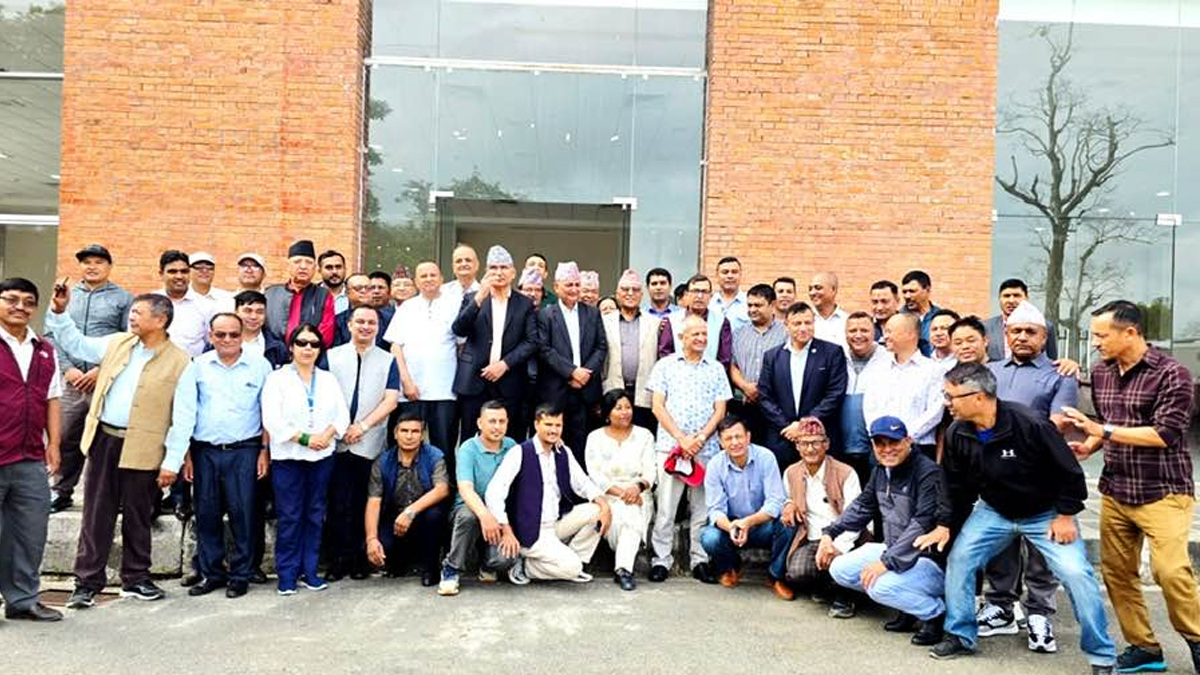 एमाले नेताहरूले गरे विधान महाधिवेशन स्थलको अवलोकन