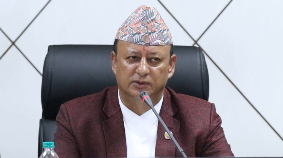 कर्मचारीहरूप्रति ऊर्जा मन्त्री खड्काको कटाक्षः कामप्रति गम्भीर नहुने प्रवृत्तिले देश कहाँ पुग्छ?