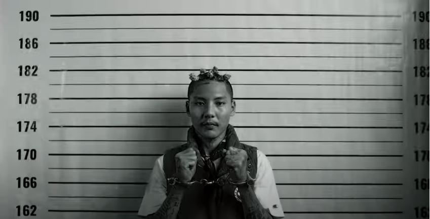 नयाँ र्‍यापको भिडिओमा भिटेन।