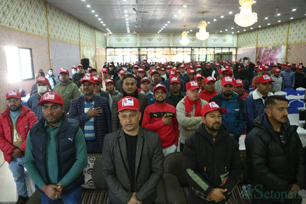 एमाले अध्यक्षमा उम्मेदवारी घोषणा गरेका ईश्वर पोखरेल पक्षको युवा भेला (तस्बिरहरू)