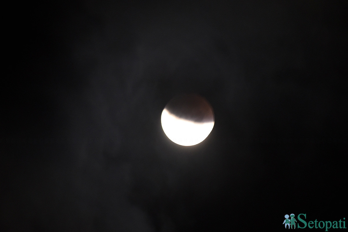 मंगलबार लाग्ने चन्द्रग्रहण तक्षशिला एकेडेमीबाट देखाइने